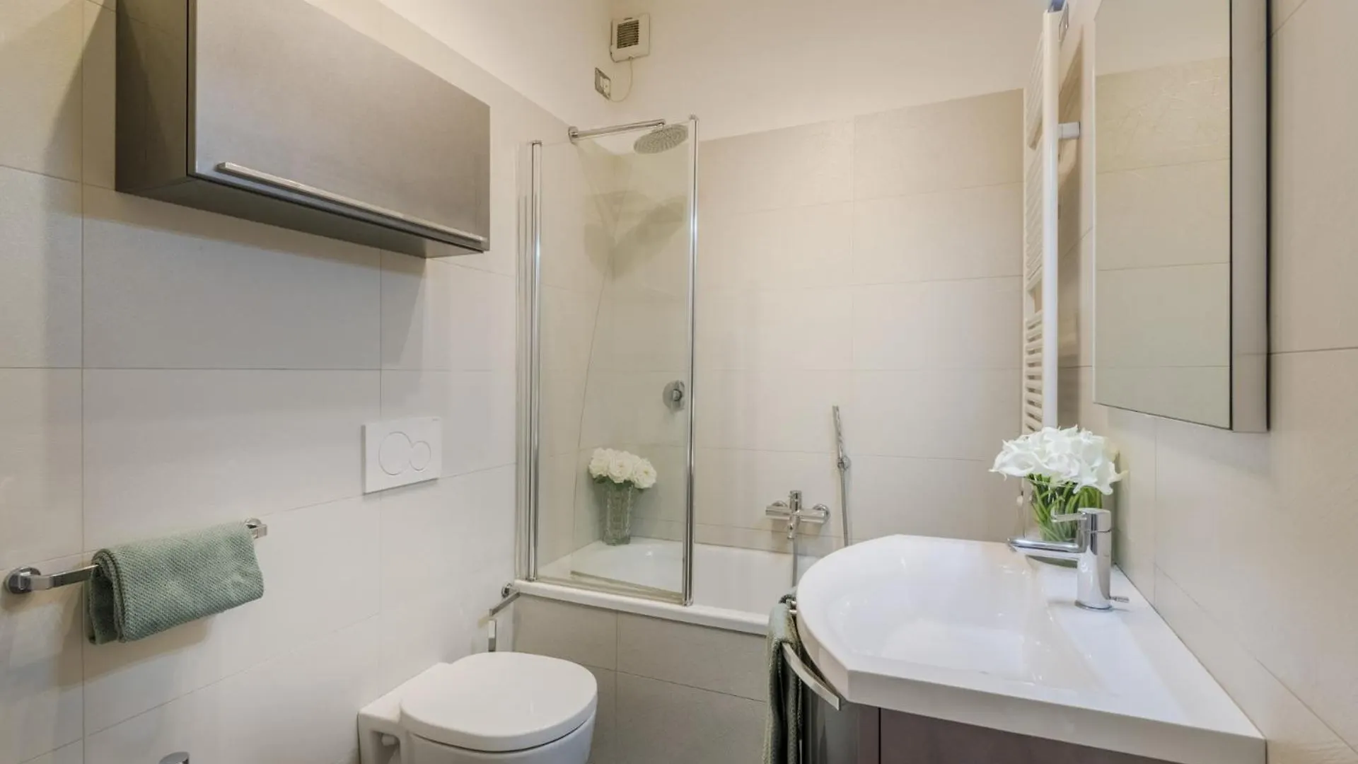 The Terrace Retreat, Elegant Modern Apartment With Terrace In Lucca