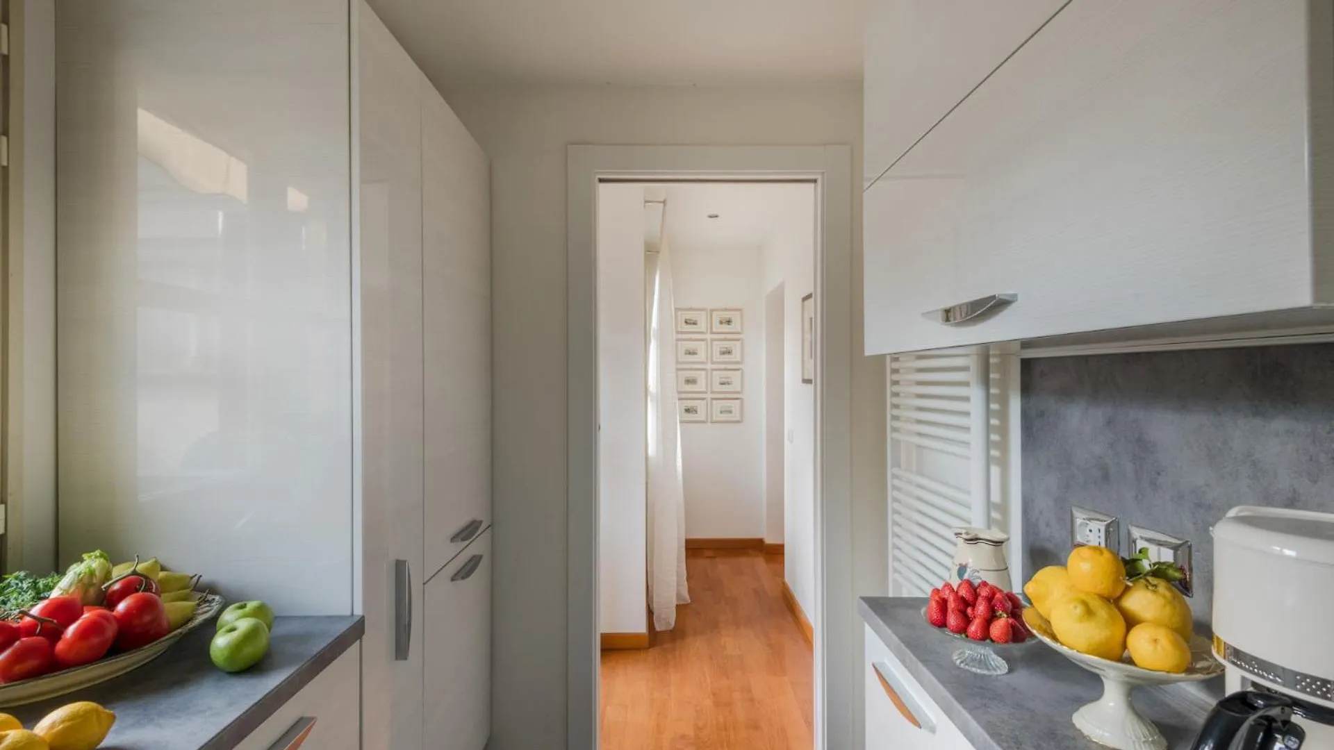 The Terrace Retreat, Elegant Modern Apartment With Terrace In Lucca Italy