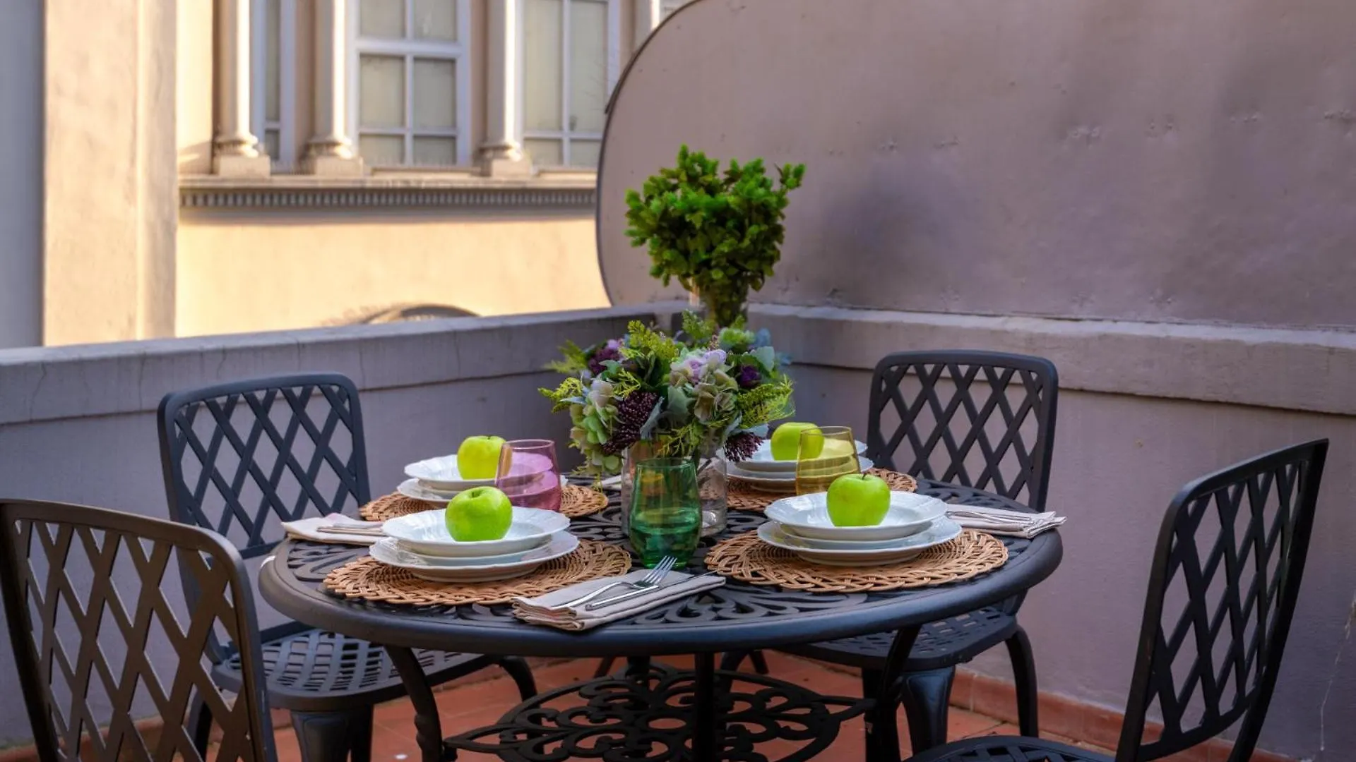The Terrace Retreat, Elegant Modern Apartment With Terrace In Lucca