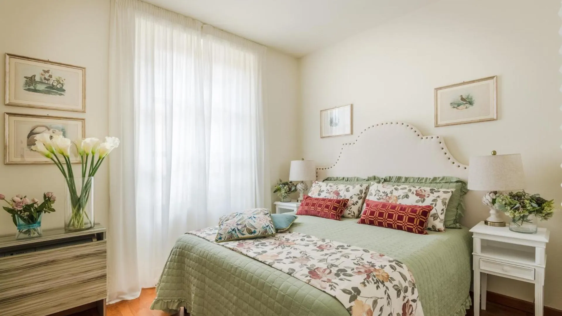 The Terrace Retreat, Elegant Modern Apartment With Terrace In Lucca