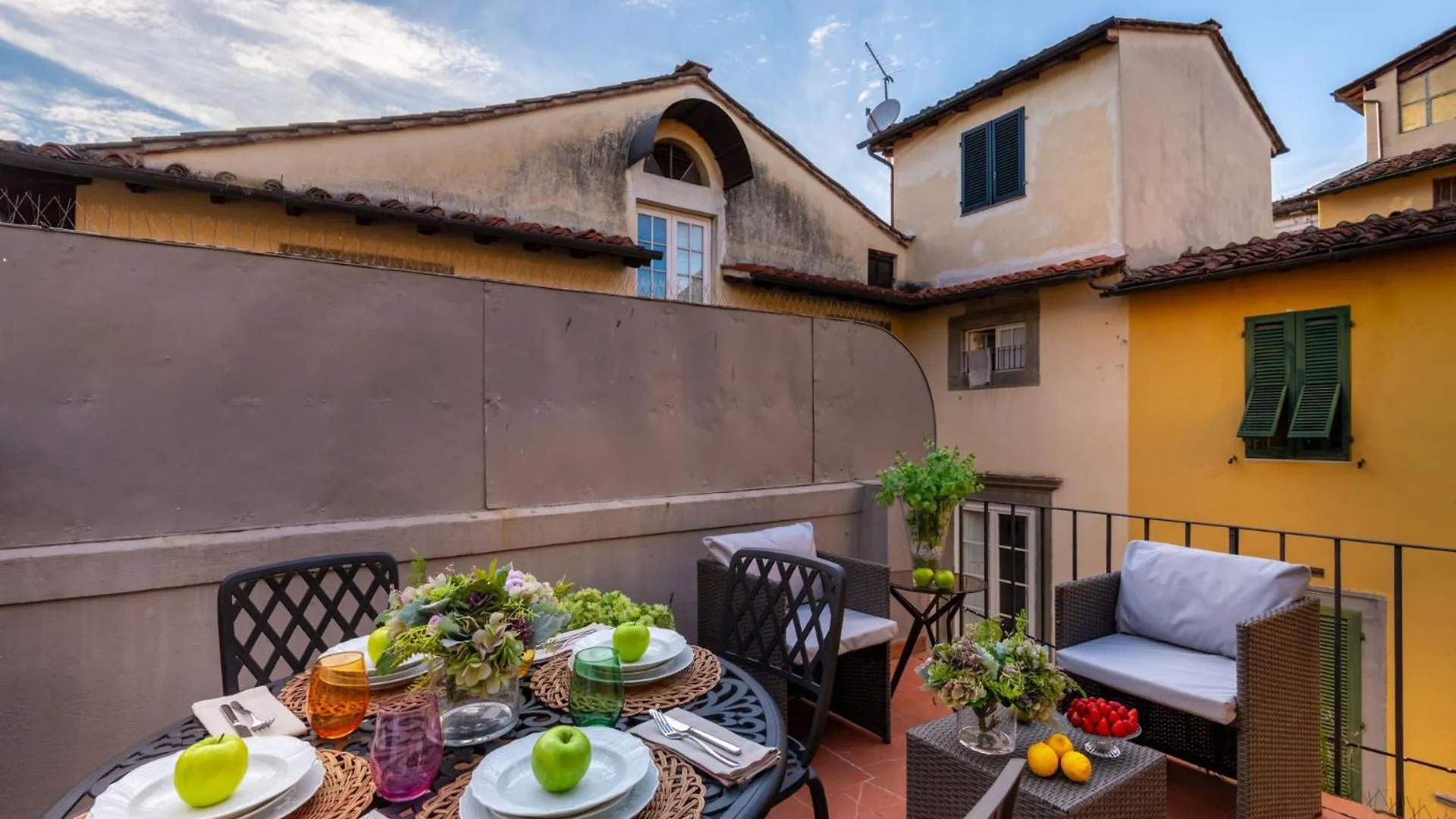 The Terrace Retreat, Elegant Modern Apartment With Terrace In Lucca 0*,  Italy